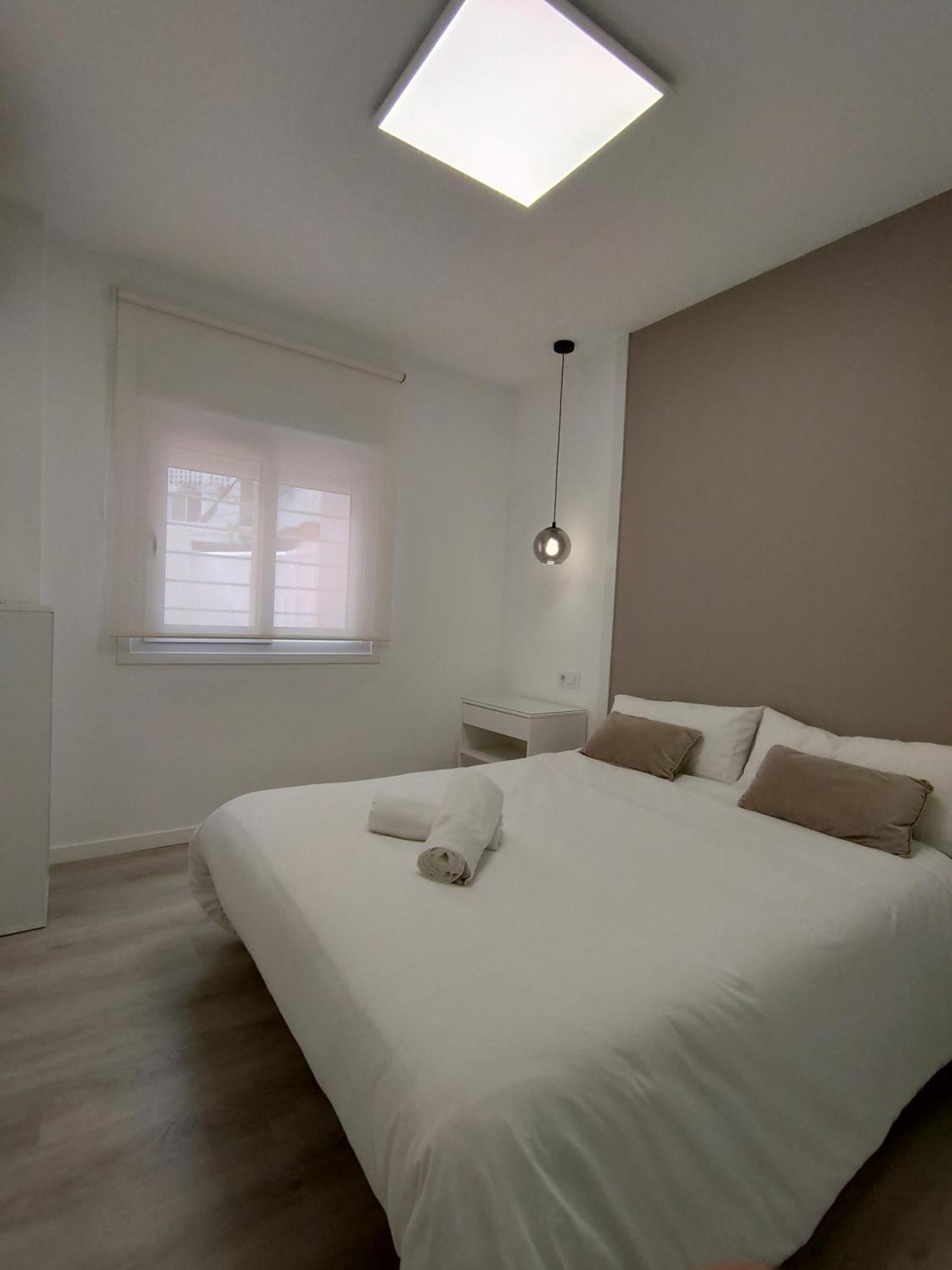 Casa Mallen, Con Amplia Terraza, En El Barrio De Nervion * Séville