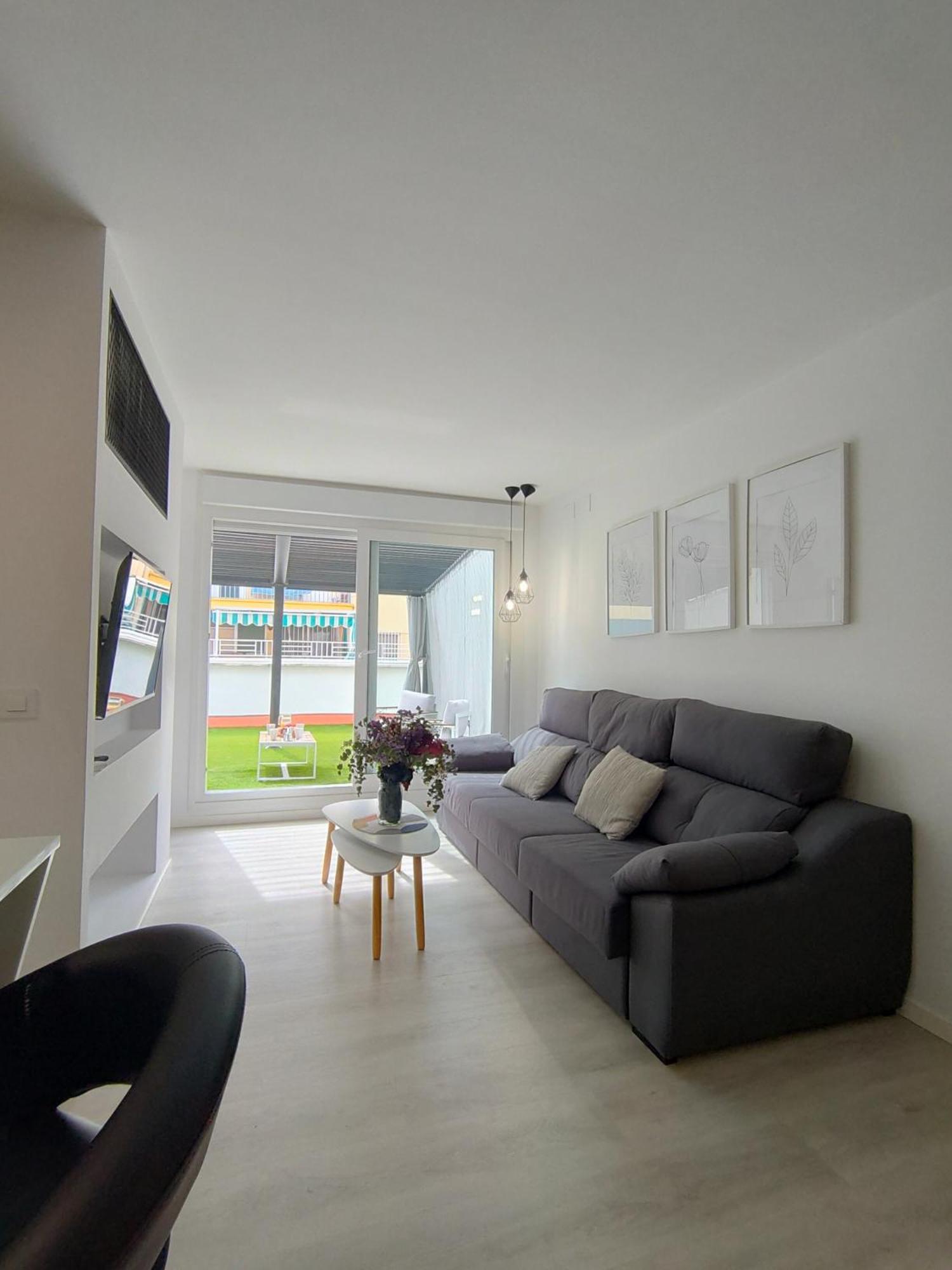 Casa Mallen, Con Amplia Terraza, En El Barrio De Nervion * Séville