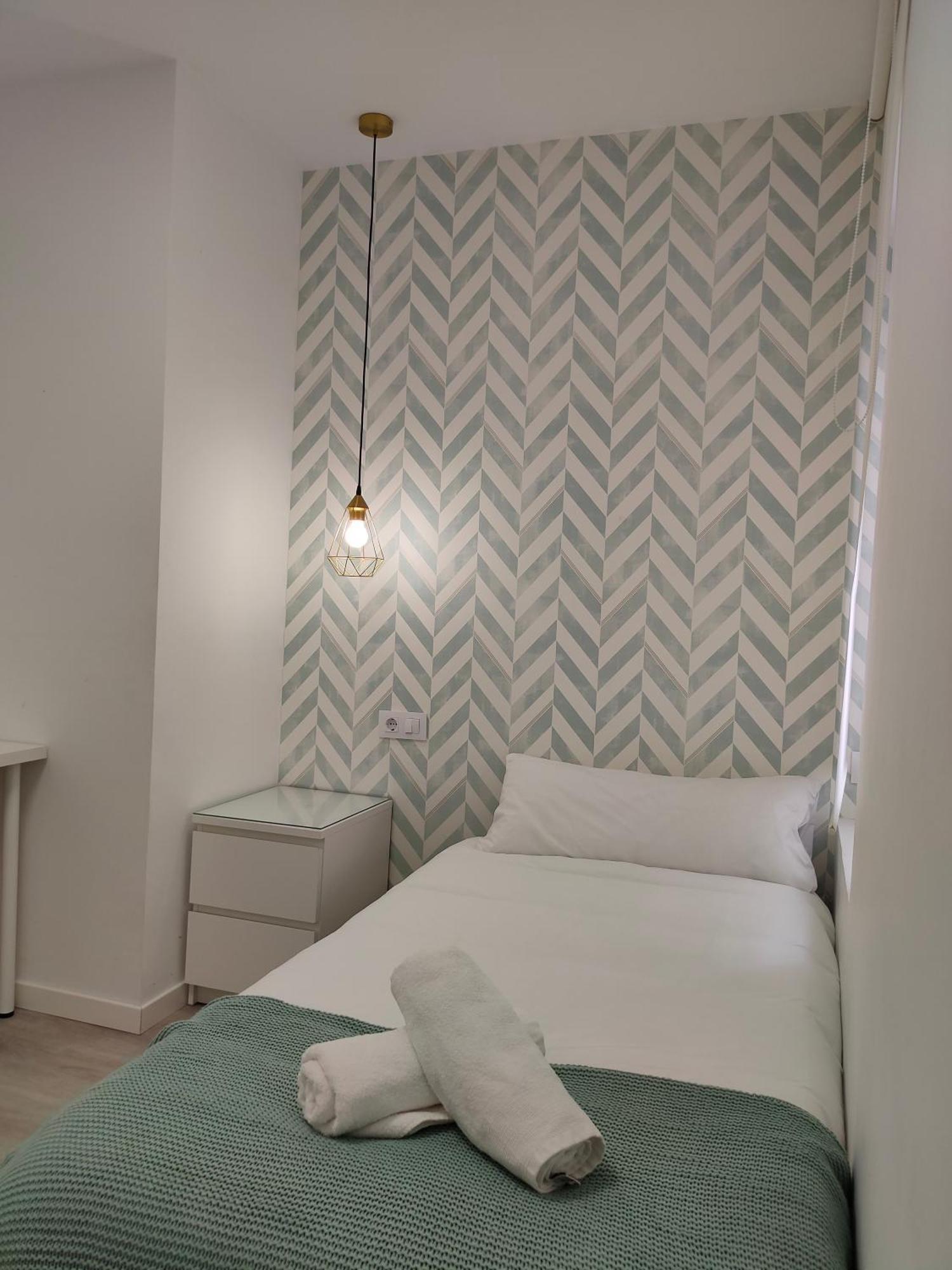 Casa Mallen, Con Amplia Terraza, En El Barrio De Nervion * Séville