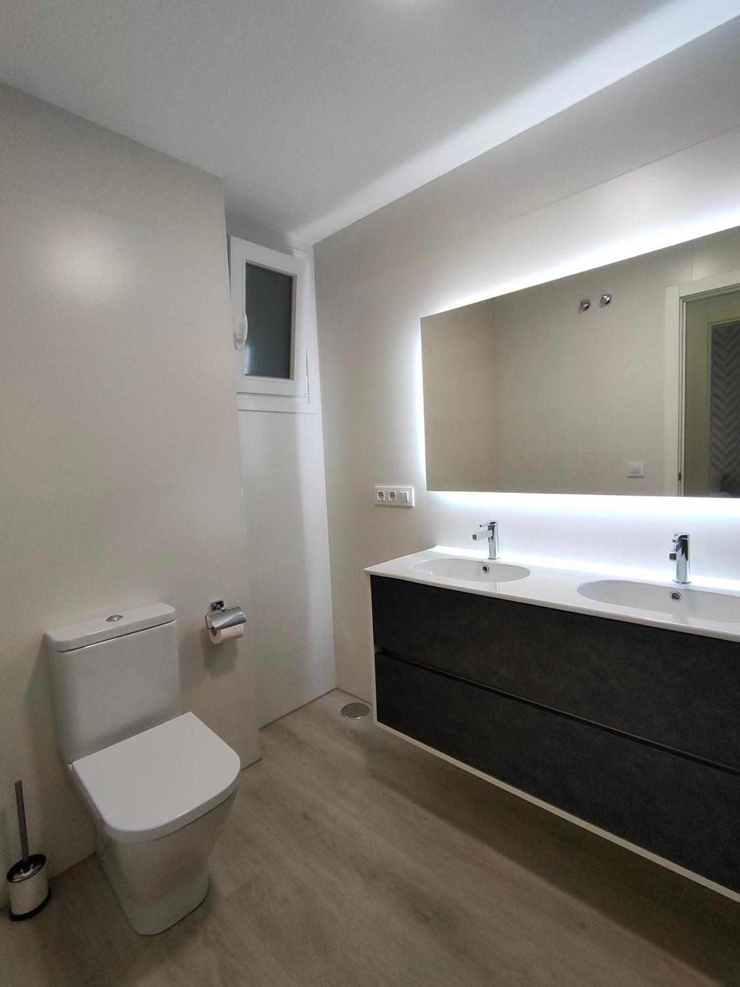 Appartement Casa Mallen, Con Amplia Terraza, En El Barrio De Nervion