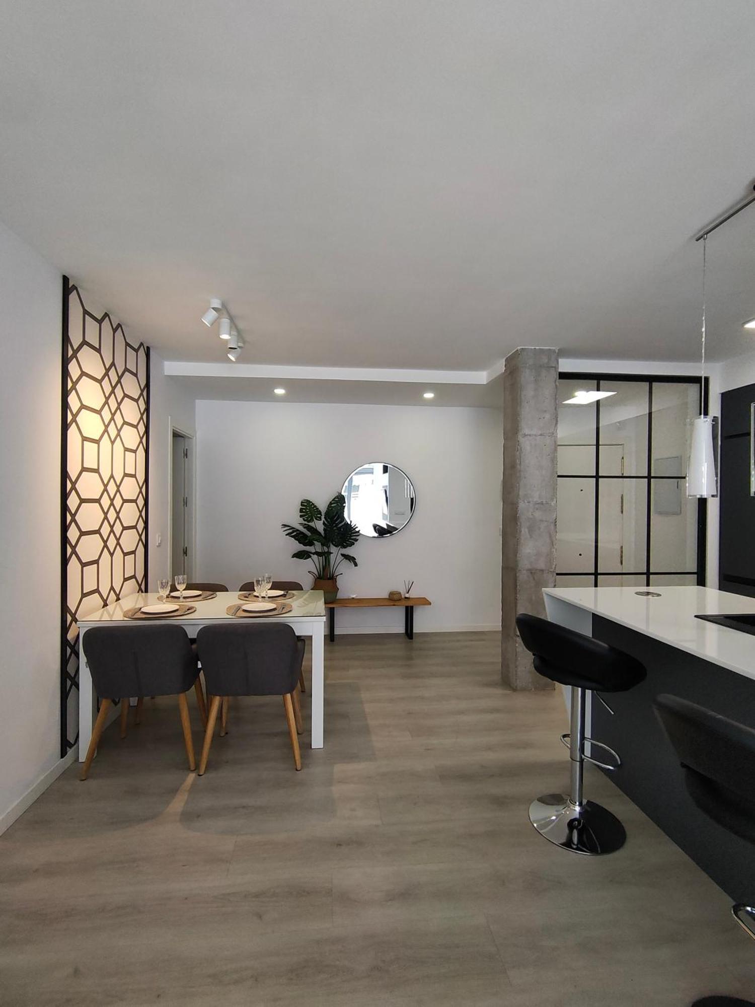 Casa Mallen, Con Amplia Terraza, En El Barrio De Nervion *