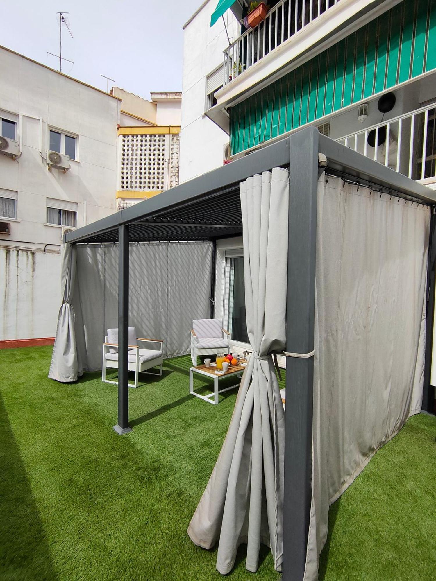 Casa Mallen, Con Amplia Terraza, En El Barrio De Nervion